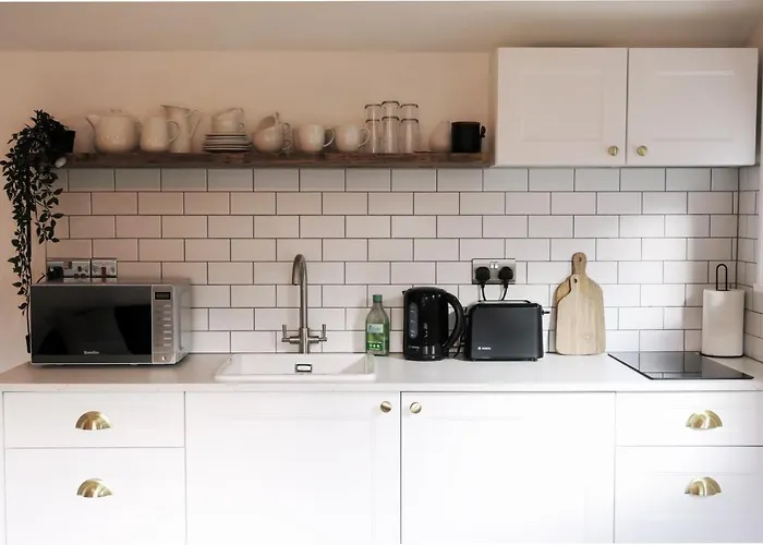 The Annexe - Private, Self-Contained With Parking