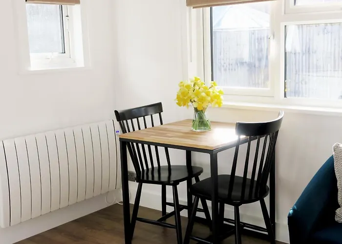 The Annexe - Private, Self-Contained With Parking